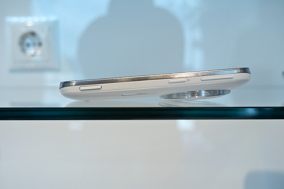 Hisense F23